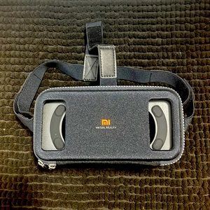 Comes with an controller off brand… Never used